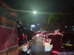 Ratusan Kendaraan Terjebak Macet di Jalan Letda Sudjono Medan