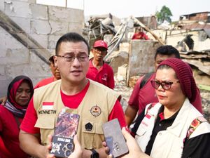 Baguna DPD PDIP DKI Jakarta Berikan Bantuan ke Korban Kebakaran Manggarai