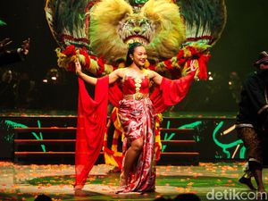Keren! Yura Yunita Naik Reog di Pagelaran Sabang Merauke
