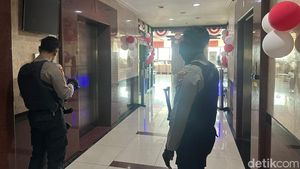 KPK Geledah Kantor Biro Kesra Jatim