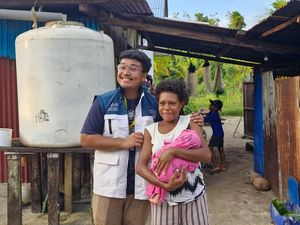 Kisah Heroik Mahasiswa KKN UGM Pulau Sarmi, Bantu Persalinan di Atas Kapal Kisah Heroik Mahasiswa KKN UGM Pulau Sarmi, Bantu Persalinan di Atas Kapal