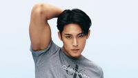 7 Foto Ganteng Mingyu SEVENTEEN Pamer Sixpack, Jadi Model Calvin Klein