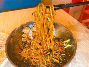 Cicip Jjajangmyeon hingga Gimmari di Resto Korea Milik Nagita Slavina Cicip Jjajangmyeon hingga Gimmari di Resto Korea Milik Nagita Slavina