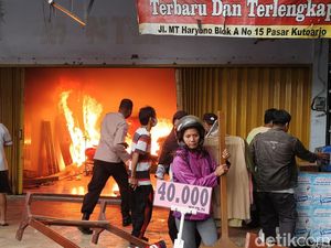 Tangis Histeris Pedagang Pasar Kutoarjo Dagangannya Ludes Dilalap Api Tangis Histeris Pedagang Pasar Kutoarjo Dagangannya Ludes Dilalap Api