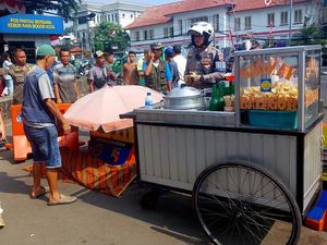 Pedagang Siomai di Bogor Kejang-kejang hingga Meninggal Saat Jualan Pedagang Siomai di Bogor Kejang-kejang hingga Meninggal Saat Jualan