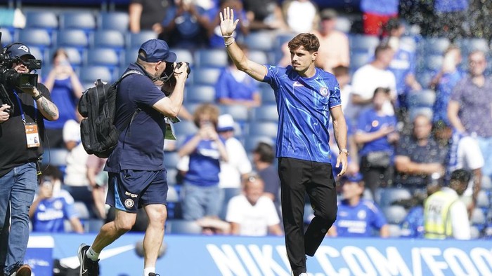 Chelseas new signing Pedro Neto waves to the crowd during the pre-season friendly match at Stamford Bridge, London on Sunday, Aug. 11, 2024. (Zac Goodwin/PA via AP)