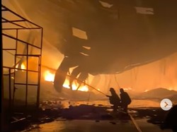 Kebakaran Dahsyat Gudang Tiner Kosambi Akibatkan 5 Korban Luka Bakar