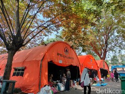 Gambaran Posko Pengungsian Korban Kebakaran di Manggarai dari Masjid-Tenda