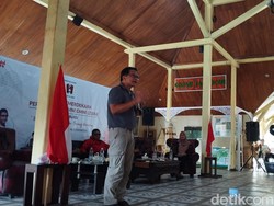 Saat Rocky Gerung Sindir Bau Kolonial hingga Bahas Senyum Megawati