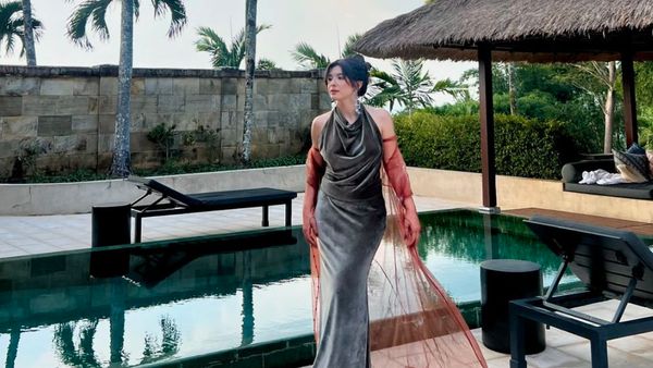7 Gaya Unik dan Stylish Shaloom Razade Anak Wulan Guritno Jadi Bridesmaid