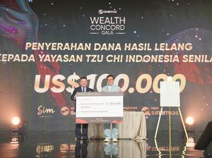 Sinarmas & Jackie Chan Sumbang US$ 100 Ribu ke Yayasan Tzu Chi Indonesia Sinarmas & Jackie Chan Sumbang US$ 100 Ribu ke Yayasan Tzu Chi Indonesia