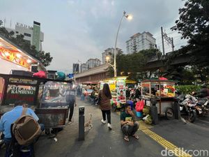 Kulineran Seru di Stasiun Cikini, Ada Bubur Legendaris hingga Siomay Viral Kulineran Seru di Stasiun Cikini, Ada Bubur Legendaris hingga Siomay Viral