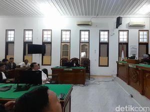 Kadinkes Sumut Alwi Divonis 10 Tahun Kasus Korupsi APD COVID-19 Kadinkes Sumut Alwi Divonis 10 Tahun Kasus Korupsi APD COVID-19