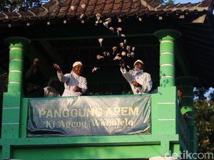 Puncak Saparan Ki Ageng Wonolelo Sleman, Warga Berebut 2 Ton Apem Puncak Saparan Ki Ageng Wonolelo Sleman, Warga Berebut 2 Ton Apem