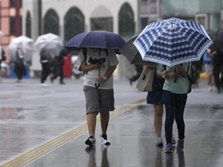 Topan Ampil Hantam Jepang, Penerbangan Aman?