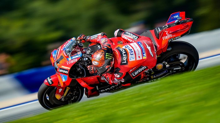 Bagnaia memenangkan sprint race MotoGP Austria 2024. Foto: Getty Images/Josef Bollwein
