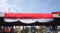 Hormat Warga Bandung untuk Merah Putih Raksasa