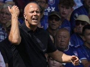 Bedanya Slot sama Klopp Menurut Gakpo Bedanya Slot sama Klopp Menurut Gakpo