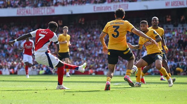  Bukayo Saka of Arsenal scores his team's second goal during the Premier League match between Arsenal FC and Wolverhampton Wanderers FC at Emirates Stadium on August 17, 2024 in London, England. (Photo by Shaun Botterill/Getty Images)