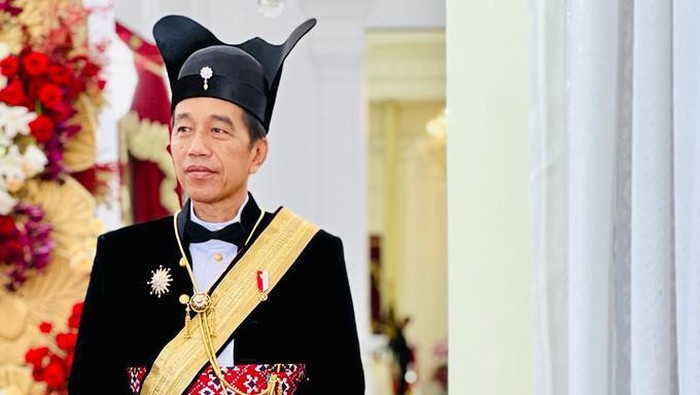 Presiden Jokowi selalu memakai baju adat saat upacara HUT RI. Ini deretan baju adat yang dipakai Jokowi dari 2017 hingga 2024.