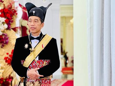 Deretan Baju Adat yang Dipakai Jokowi Saat HUT RI