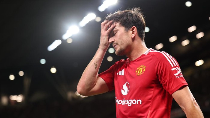 MANCHESTER, ENGLAND - AUGUST 16: Harry Maguire of Manchester United reacts during the Premier League match between Manchester United FC and Fulham FC at Old Trafford on August 16, 2024 in Manchester, England. (Photo by Robbie Jay Barratt - AMA/Getty Images)