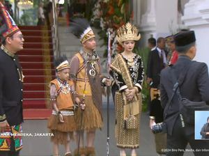 Gibran Kenakan Baju Adat Papua dalam Upacara di Istana Merdeka Gibran Kenakan Baju Adat Papua dalam Upacara di Istana Merdeka