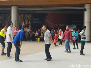 Keseruan Pengunjung Ikut Lomba 17-an di Mal Medan, Ada Penampilan Reog Ponorogo