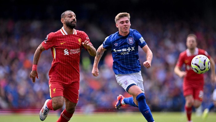 IPSWICH, ENGLAND - AUGUST 17: (THE SUN OUT, THE SUN ON SUNDAY OUT) Mohamed Salah of Liverpool during the Premier League match between Ipswich Town FC and Liverpool FC at Portman Road on August 17, 2024 in Ipswich, England. (Photo by Andrew Powell/Liverpool FC via Getty Images)