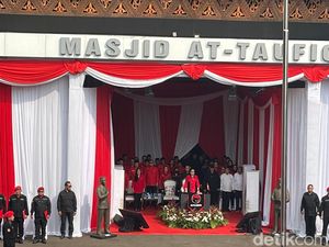 HUT Ke-79 RI di Sekolah Partai, Mega Sentil Ada yang Coba Belokkan Sejarah