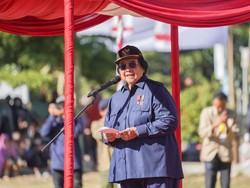 Menteri Siti Nurbaya Upacara HUT RI di Rinjani, Lepas 2 Elang Bondol