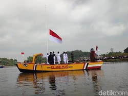 Sejarah! Bendera Merah Putih Berkibar di Tengah Situ Lengkong Panjalu