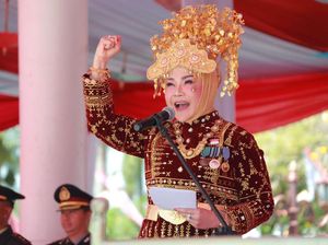Upacara HUT Ke-79 RI, Bupati Klaten Kenakan Pakaian Adat Palembang Upacara HUT Ke-79 RI, Bupati Klaten Kenakan Pakaian Adat Palembang