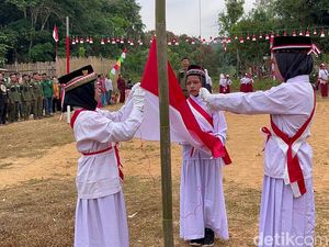 Momen Suku Talang Mamak di Pedalaman Jambi Ikut Upacara HUT ke-79 RI