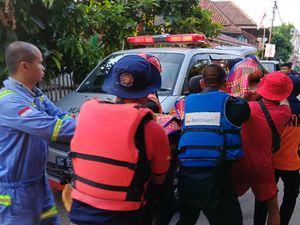 Pelajar SMP yang Terseret Arus di Sungai Lematang Muara Enim Ditemukan Tewas Pelajar SMP yang Terseret Arus di Sungai Lematang Muara Enim Ditemukan Tewas