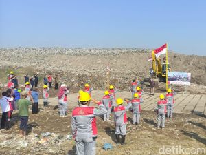 DLHK Sidoarjo Gelar Upacara di TPA