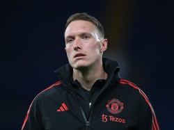 Eks MU Phil Jones Umumkan Pensiun