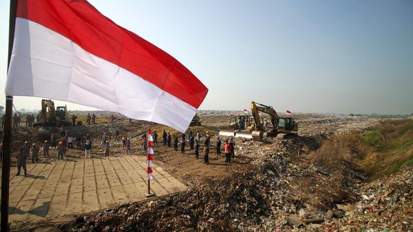 Upacara HUT ke-79 RI Juga Digelar di TPA Jabon Sidoarjo
