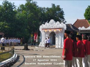 Pengibaran Bendera Merah Putih di Taman Bersejarah Keraton Kasepuhan Pengibaran Bendera Merah Putih di Taman Bersejarah Keraton Kasepuhan