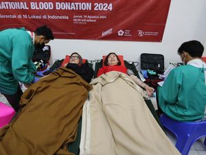 Ribuan Orang Ikut Donor Darah untuk Sesama Ribuan Orang Ikut Donor Darah untuk Sesama