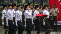 Saat Kru Maskapai Penerbangan Gelar Upacara HUT RI