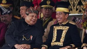 Senyum Jokowi-Prabowo Saat Upacara HUT ke-79 RI di IKN