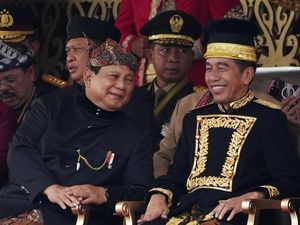 Momen Haru Jokowi-Prabowo Diwarnai Tepuk Tangan Saat Sidang Kabinet Momen Haru Jokowi-Prabowo Diwarnai Tepuk Tangan Saat Sidang Kabinet