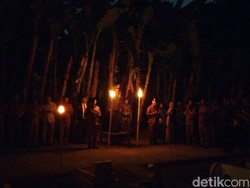 Melihat Kesyahduhan Malam Renungan Suci di Desa Bandar Khalifah Jelang HUT RI