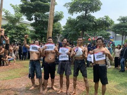 Turiban cs Juara Lomba Panjat Pinang di TMII: Tak Sia-sia Tiba Pukul 06.00