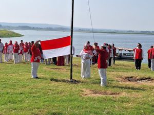 Sambut HUT ke-79, Disparbud Lamongan Gelar Upacara di Waduk Sambut HUT ke-79, Disparbud Lamongan Gelar Upacara di Waduk
