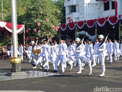 Walkot Eri Singgung Stunting hingga Kemiskinan Saat Upacara HUT ke-79 RI