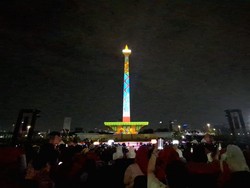 Peringati HUT ke-79 RI, Warga Antusias Nonton Video Mapping-Konser di Monas
