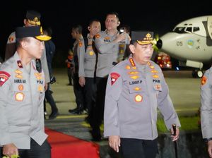 Kapolri Kembali Berkantor di Kontainer Polres IKN Usai Upacara HUT ke-79 RI Kapolri Kembali Berkantor di Kontainer Polres IKN Usai Upacara HUT ke-79 RI