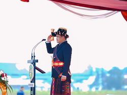 Bobby Pimpin Upacara HUT Ke-79 Kemerdekaan RI Pakai Busana Mandailing